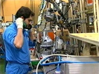 TRABAJADOR OREJERAS 03